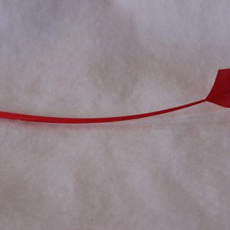 Pijlpuntverenschacht rood (arrowhead quill) voor versiering hoed of fascinator