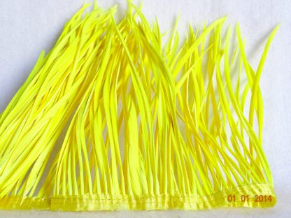 fluor gele ganzenfrange voor versiering van hoed of fascinator