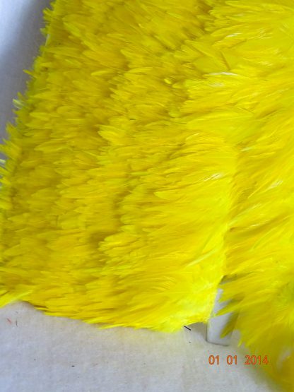 gele verenfrange croupeveertjes voor versiering