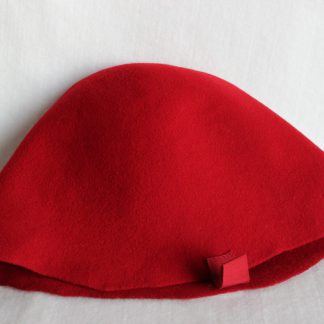 wolvilt cloche ( cone) in India rood voor hoed