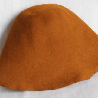 wolvilt cloche ( cone) in cognac voor hoed