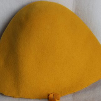 wolvilt cloche ( cone) in geel voor hoed