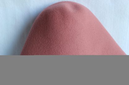 Merino wol cloche (cone) zalm voor kleine hoed