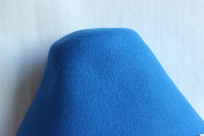 Merino wol cloche (cone) korenblauw voor kleine hoed