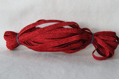 Glinsterbandstro rood voor een hoed, fascinator of afwerking