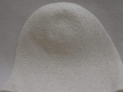 witte papieren cloche (cone) voor zomerhoedje