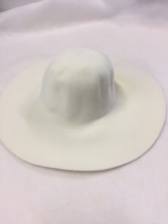 Wit velour haarvilt cappelline (capeline) voor grote hoed