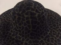 Dierenprint hoed met giraffe print aan onder en bovenkant, topkwaliteit