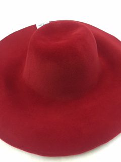 Rode velour haarvilt cappelline (capeline) voor grote hoed