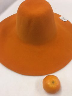 oranje velour haarvilt cappelline (capeline) voor grote hoed