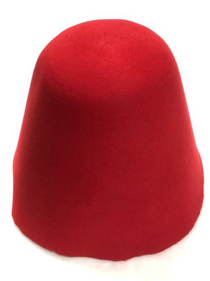 rood gladhaar cloche (cone) voor hoed