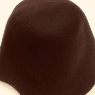 bruine gladhaar cloche (cone) voor hoed