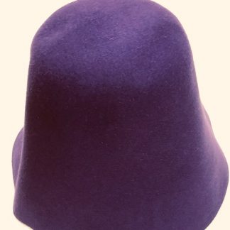 Paarse gladhaar cloche (cone) voor hoed