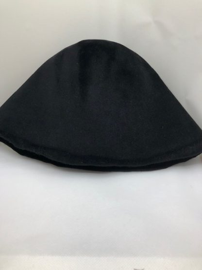 zwarte velour cloche ( cone ) voor kleine hoed
