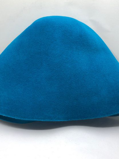 blauwe velour cloche ( cone ) voor kleine hoed