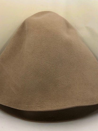 greige velour cloche ( cone ) voor kleine hoed