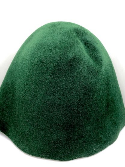 flesgroen velour cloche ( cone ) voor kleine hoed