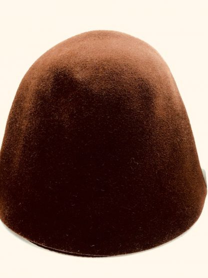bruine velour cloche (cone) voor kleine hoed