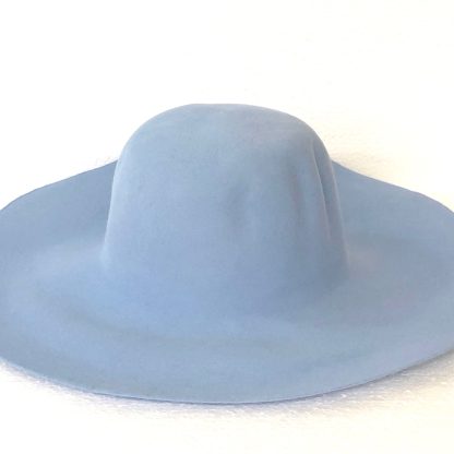 gladhaar cappelline (capeline) licht blauw voor hoed