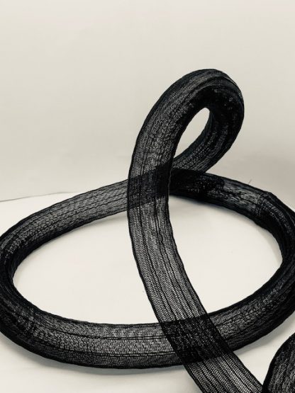 crin tubulair in zwart voor versiering of theaterkostuums