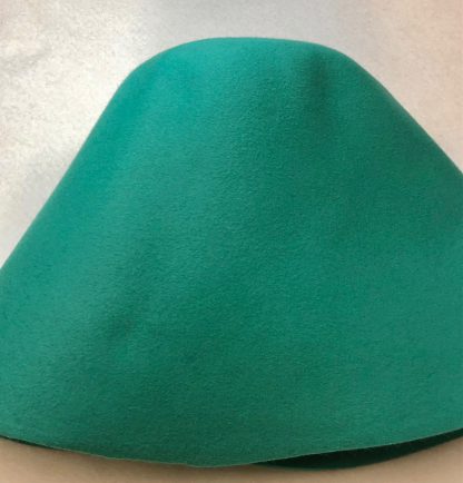 vilt cloche (cone) turquoise voor winterhoed