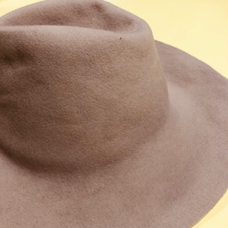 Wol cappelline ( capeline) licht greige voor hoed met rand.