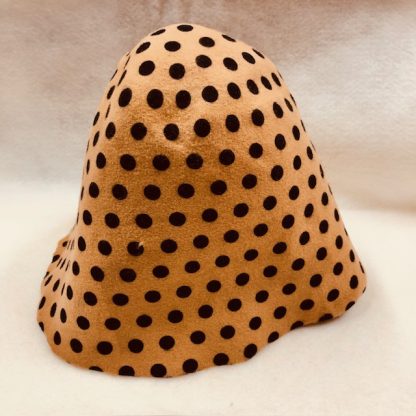 2-kleur cloche ( cone) wol beige zwart polkadot