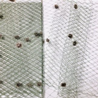 voile met nop in grijsgroen voor hoed of fascinator